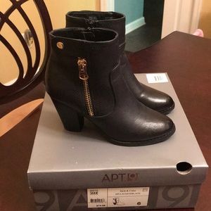 Apt 9 EUC black ankle boots sz 6